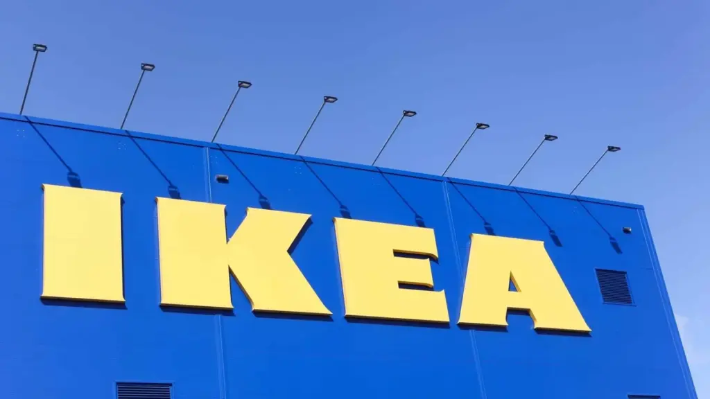 IKEAs beliebter Vintage-Sessel EKENÄSET kehrt zu erschwinglichem Preis zurück